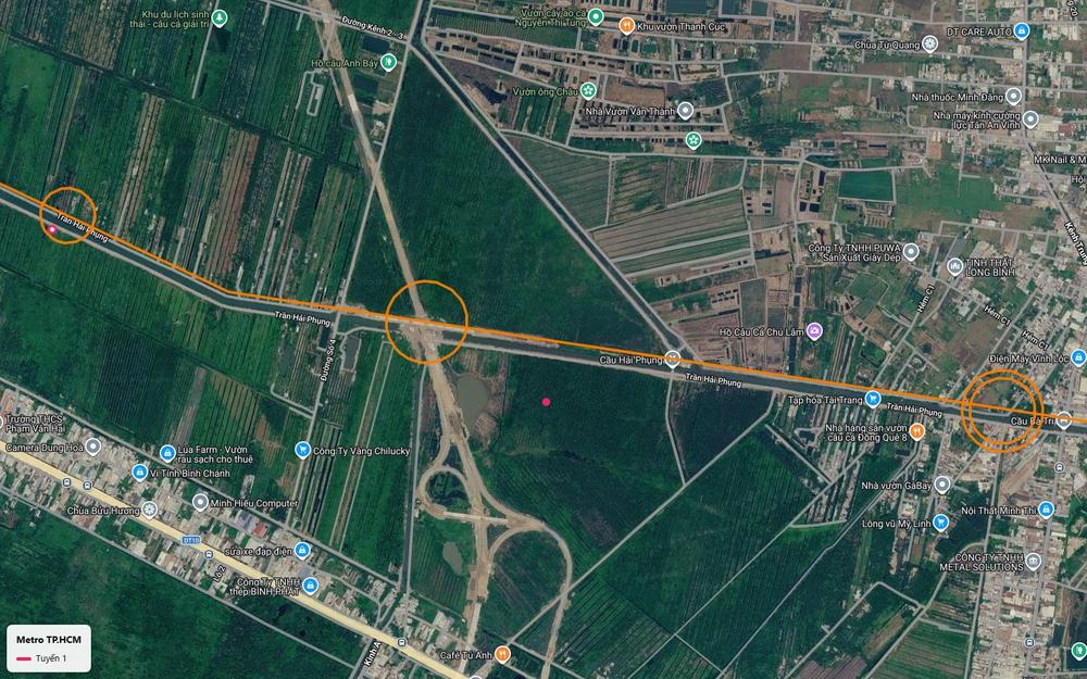 Tuyến metro số 1 trên trục Trần Hải Phụng giao cắt nút giao dạng hoa thị đang thi công giữa vùng đất trống